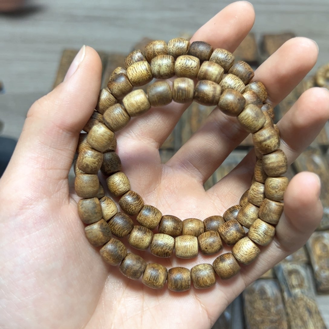 沉香木手串白棋鼓珠0.8大5克