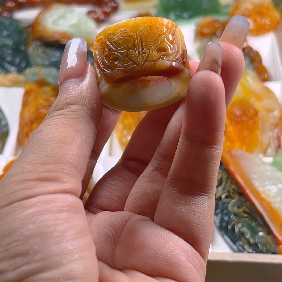 未镶嵌蛇纹石玉颈饰
