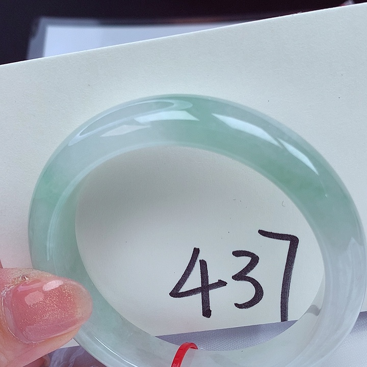 翡翠手镯未镶嵌翡翠