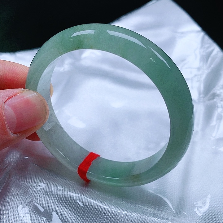 翡翠手镯未镶嵌翡翠手镯未镶嵌