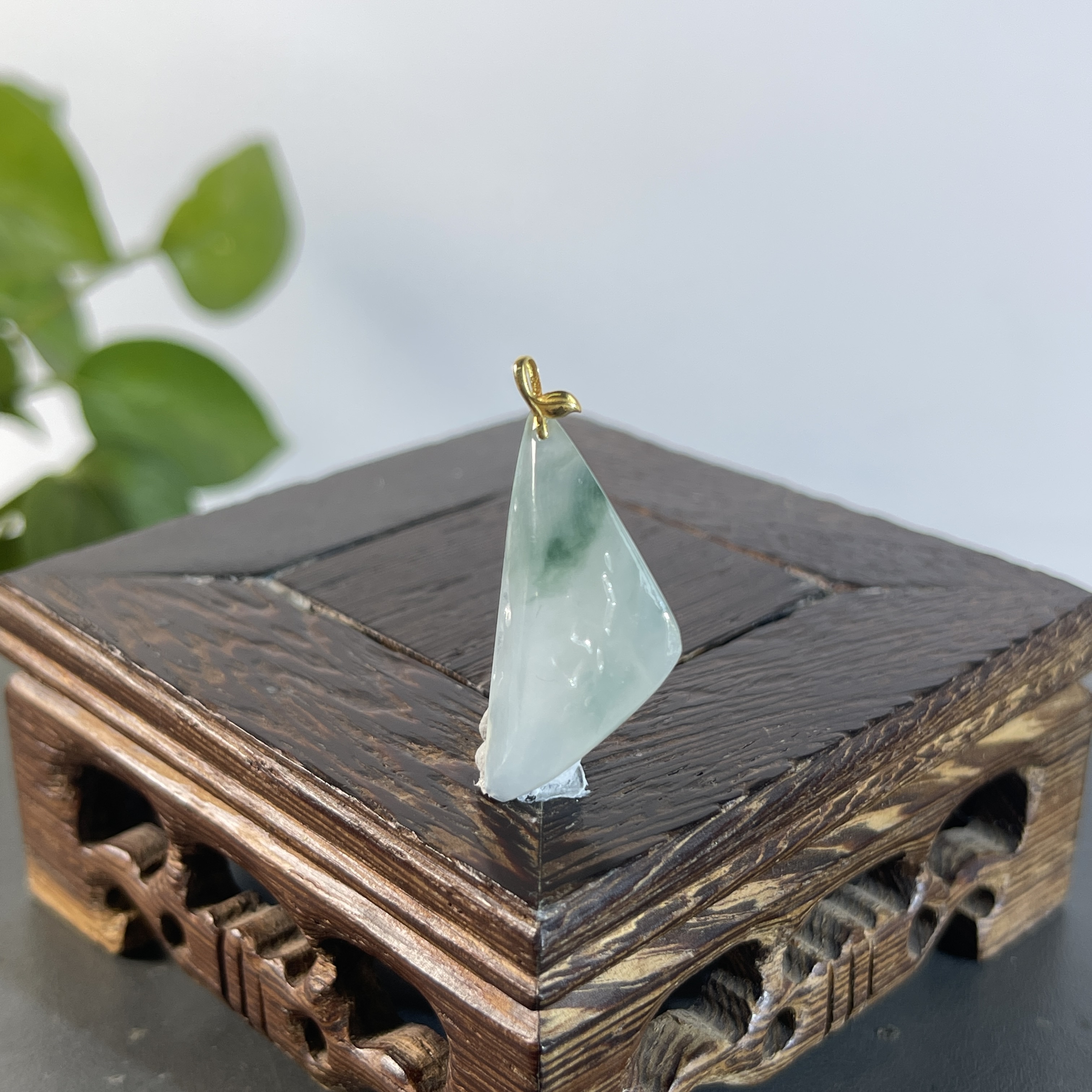 JYA26-33  天然缅甸A货翡翠  18K扣头精品天然翡翠A货原石吊坠