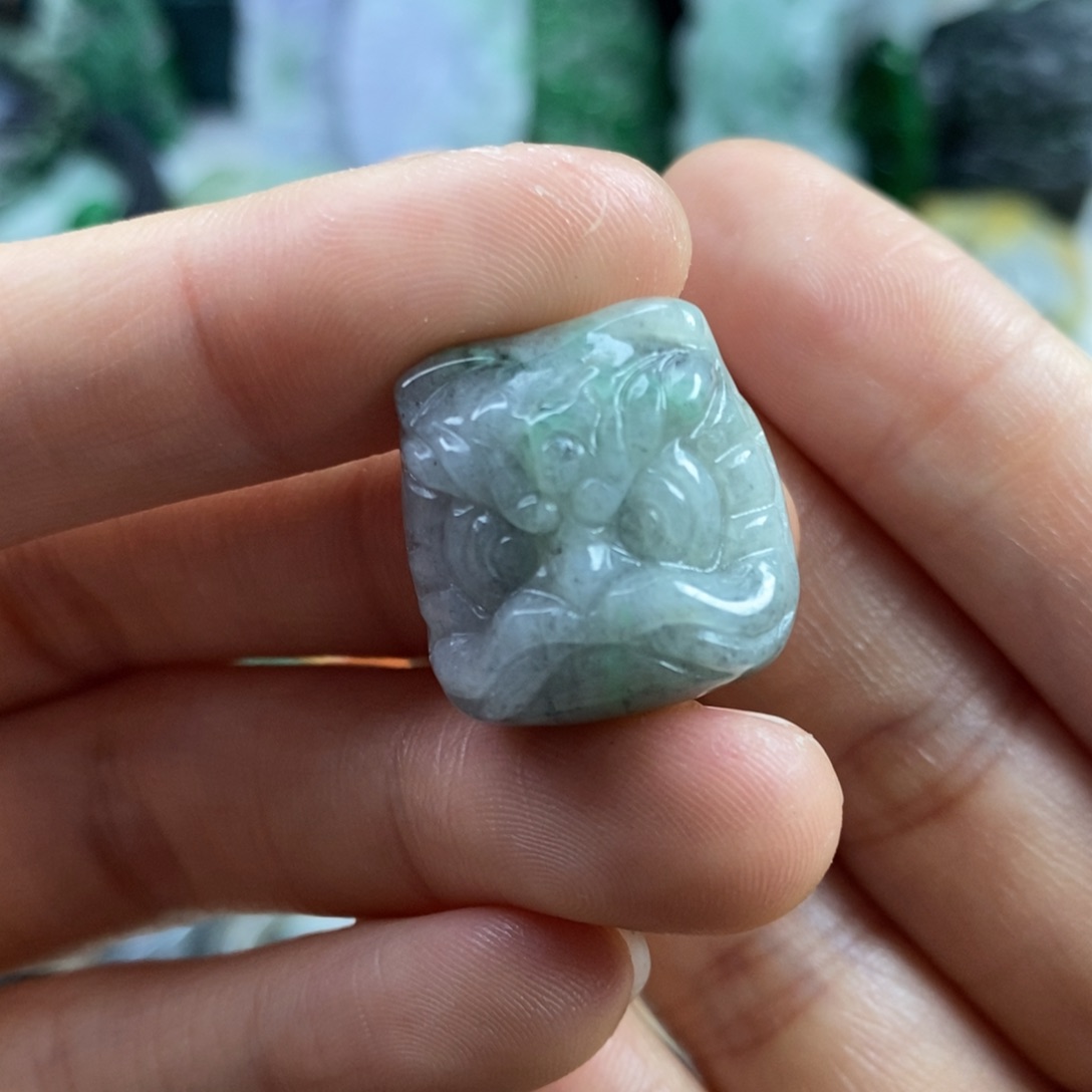 翡翠颈饰未镶嵌吊坠