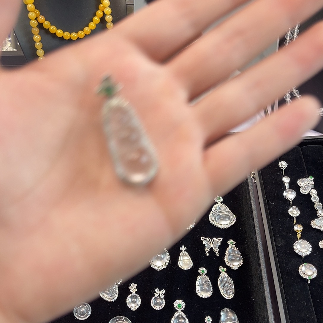 ****石英质玉银S925镶嵌颈饰