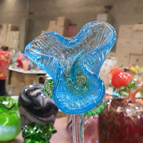 琉璃花瓶高45厘米宽9厘米