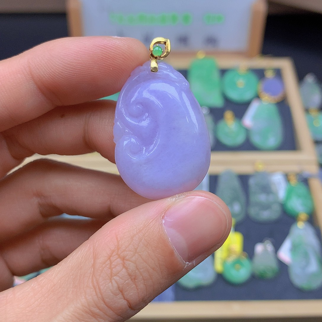 翡翠颈饰18K金镶嵌翡翠