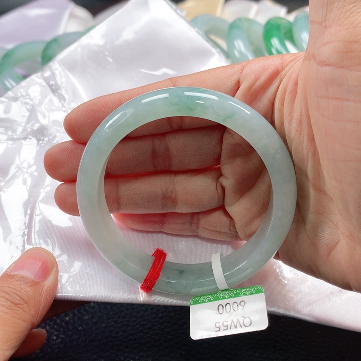 翡翠手镯未镶嵌5555555555