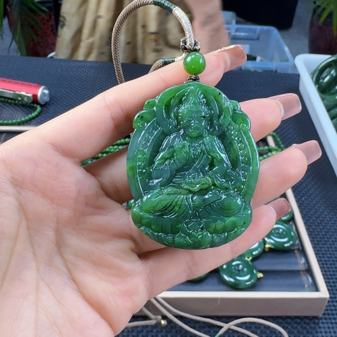 颈饰未镶嵌和田玉（碧玉）