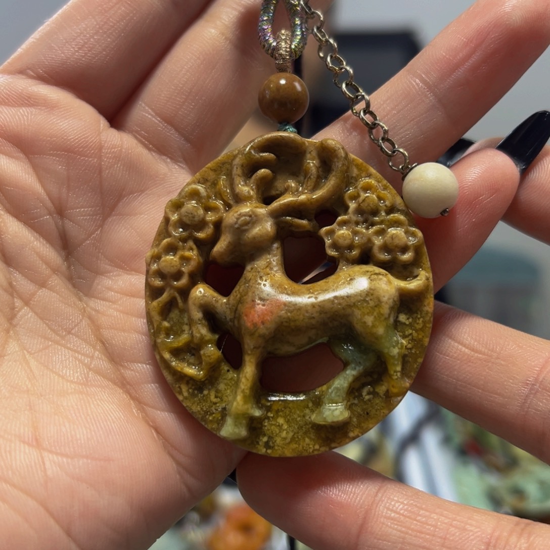 蛇纹石玉未镶嵌颈饰