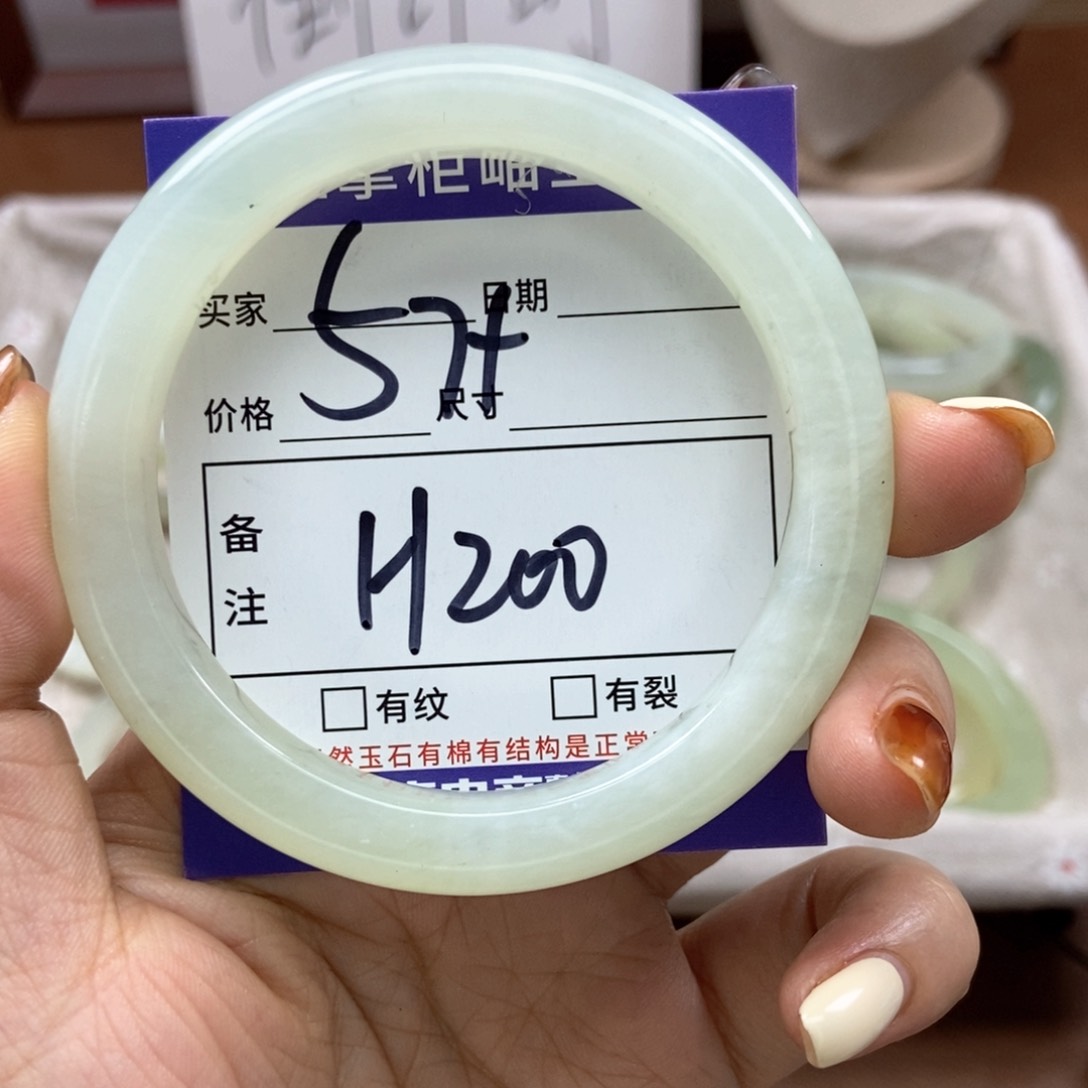 岫玉手镯手镯未镶嵌