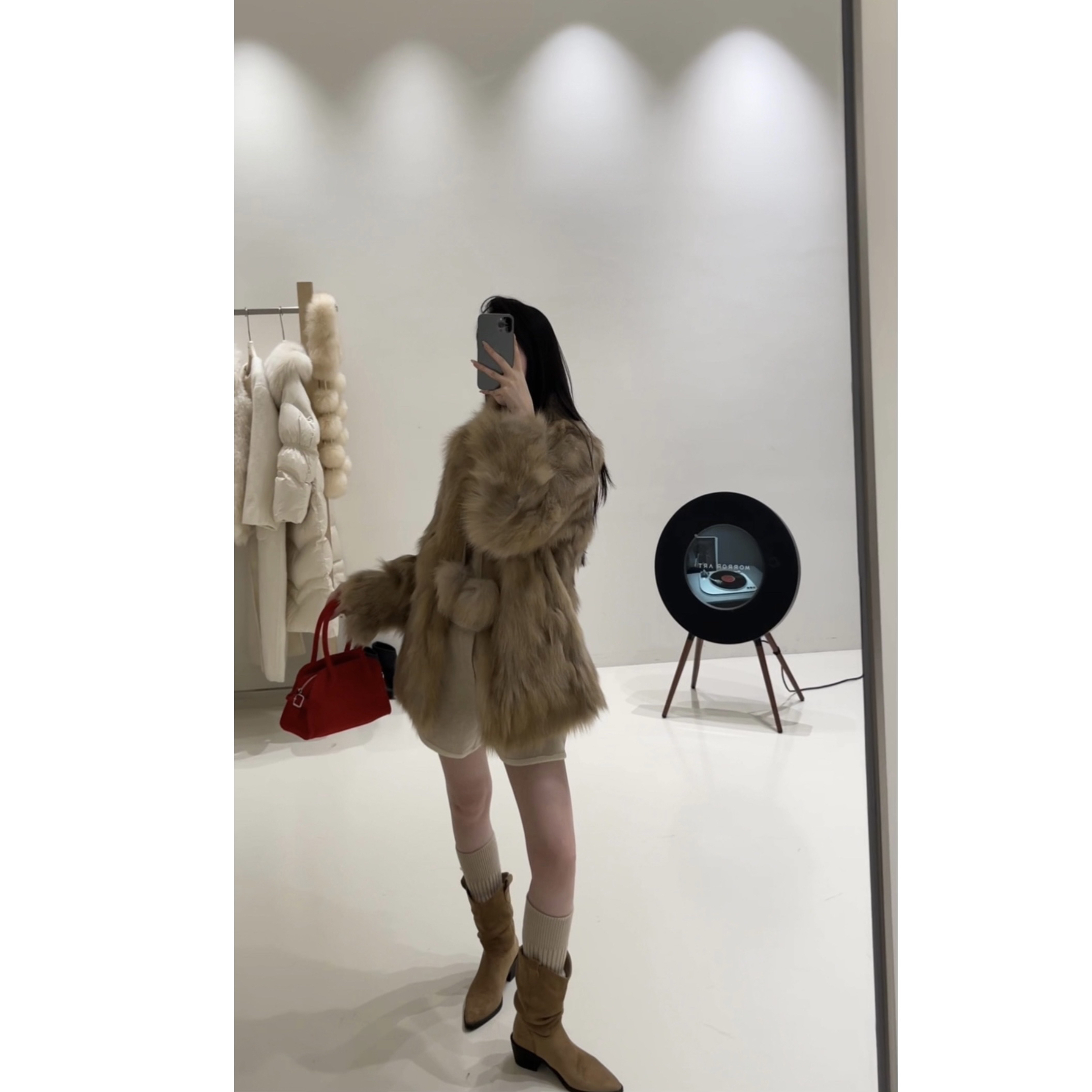 【韩女千金】高级感！轻奢秋冬狐狸毛外套（HZ2651#）爱唯依