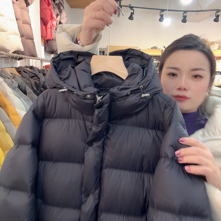 羽绒服黑色，均码，磁铁扣