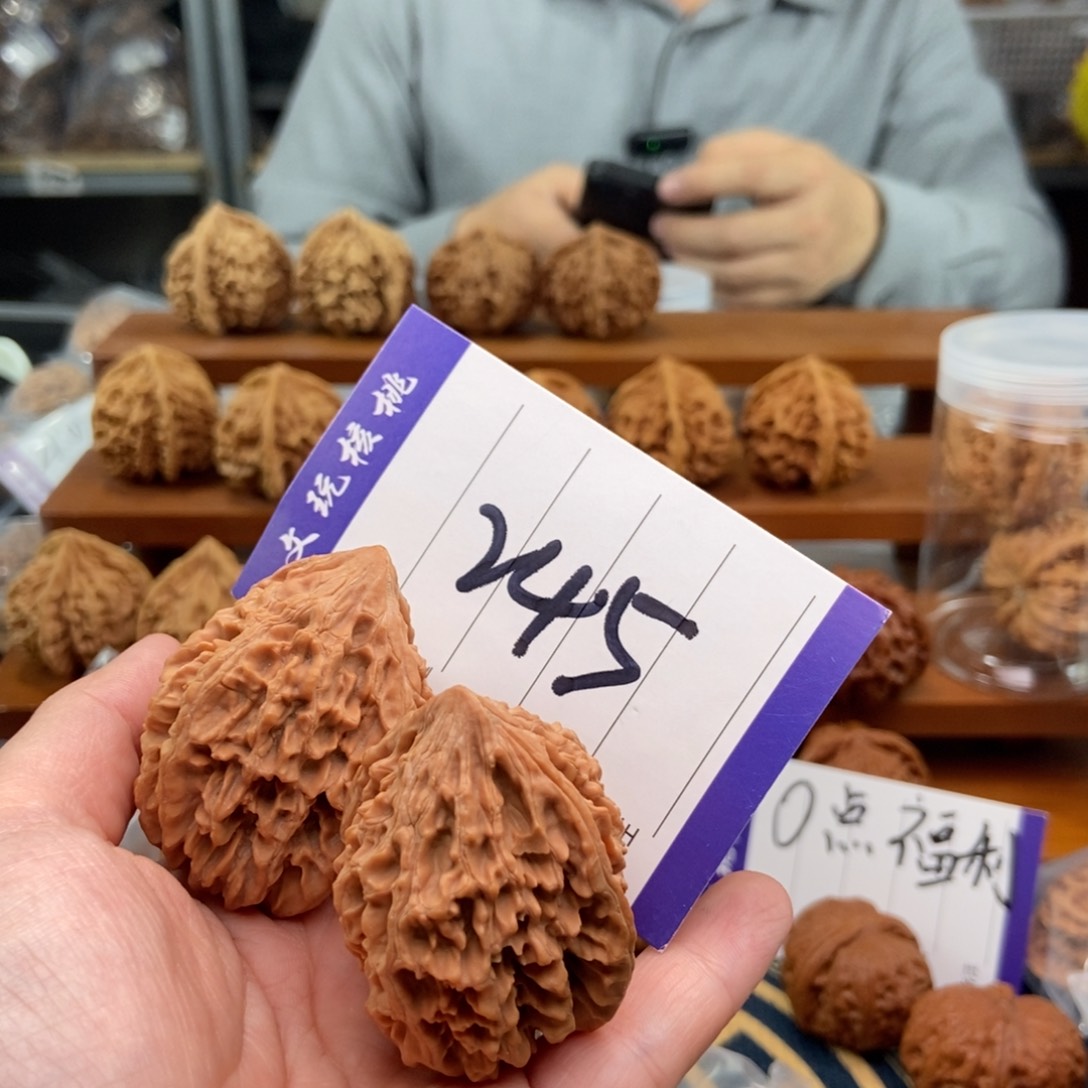 文玩核桃吊坠37左右招财鼠