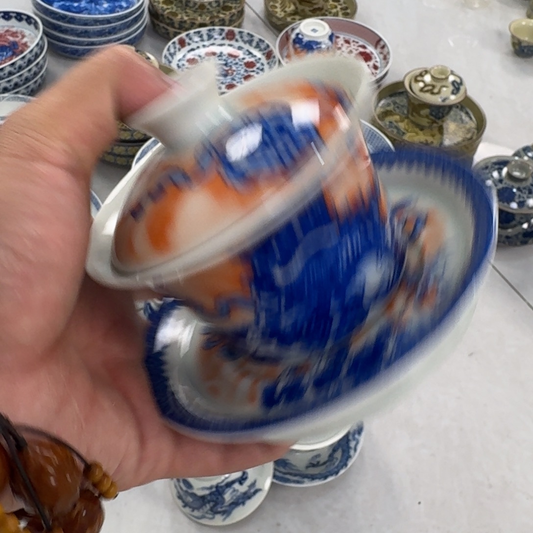 瓷片梵红狮子三才盖碗