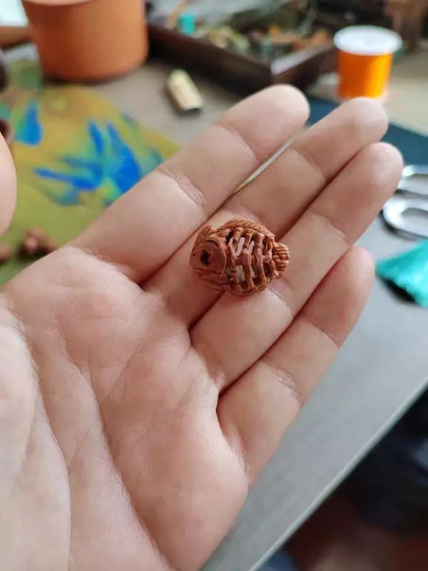 秦岭野生龙纹桃核纯手工雕刻件  刻骨铭心