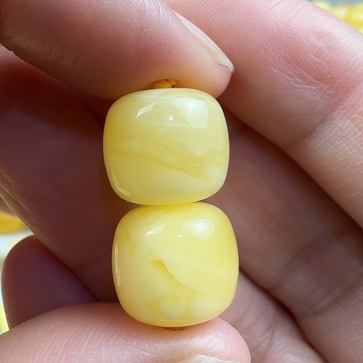 蜜蜡未镶嵌裸石28