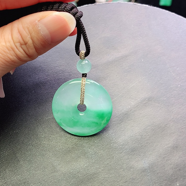 石英质玉未镶嵌颈饰
