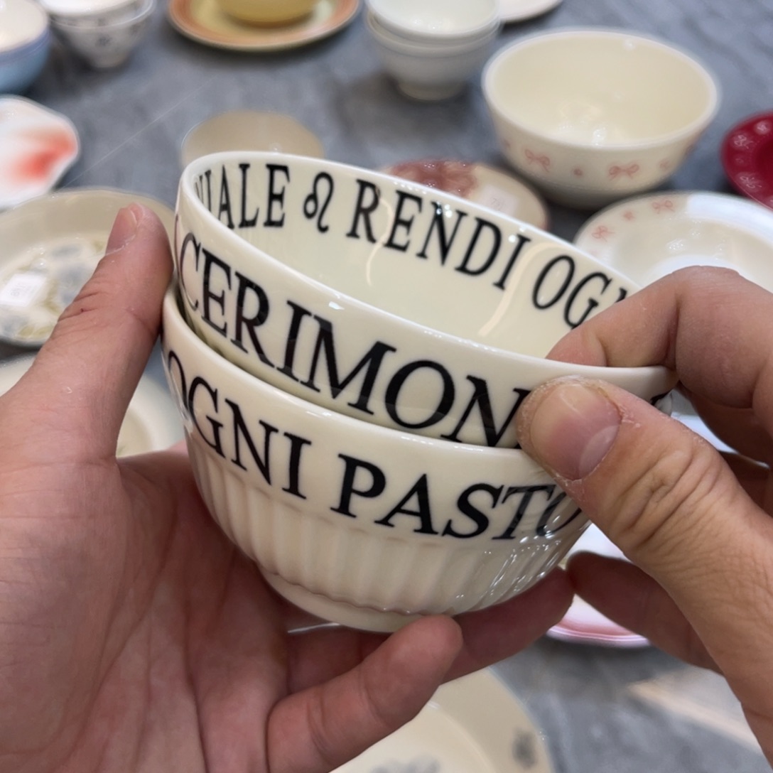 陶瓷微瑕餐具介意勿拍，满18飞！