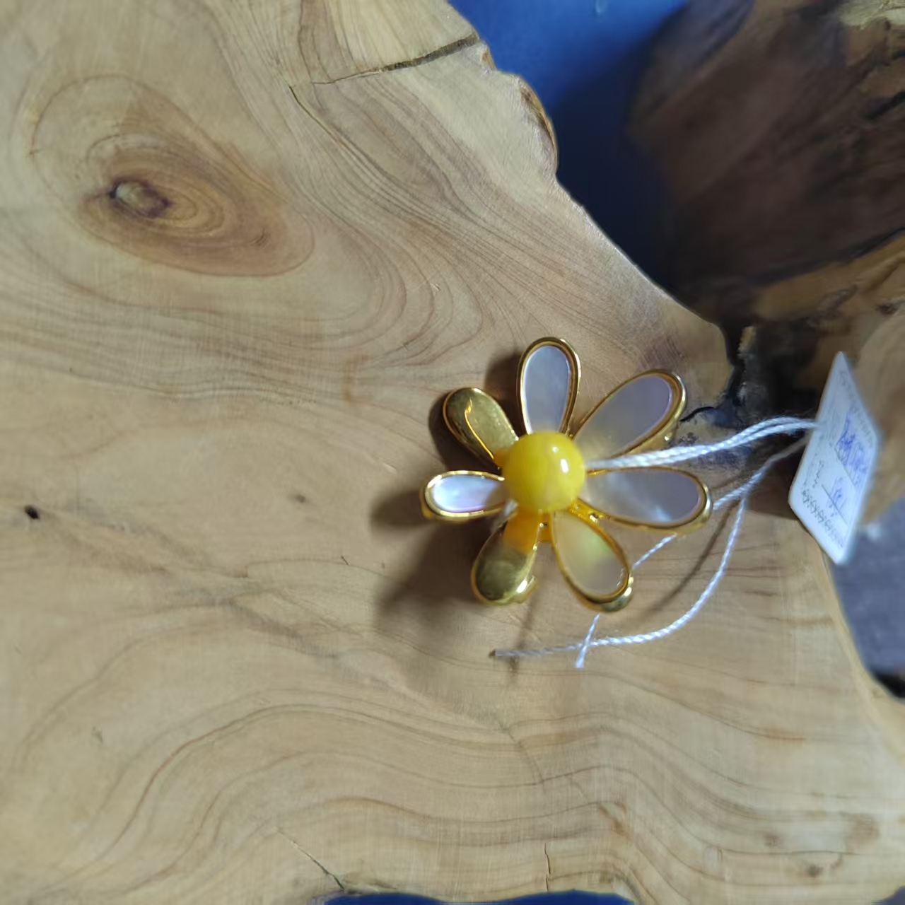 蜜蜡花型设计款胸针