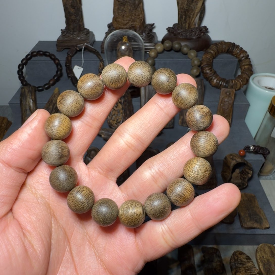 沉香碎屑沉香随***。文莱九分沉14.2克