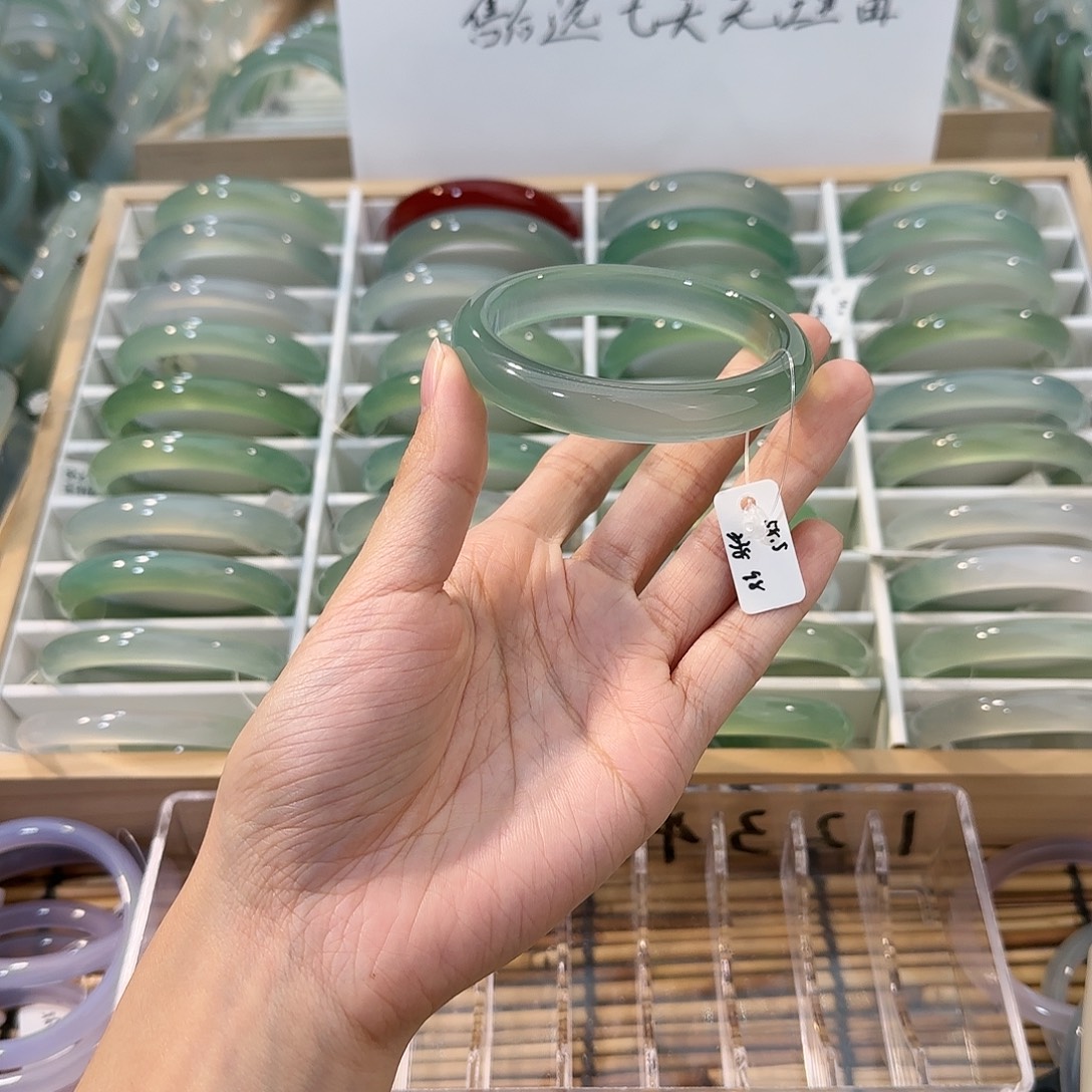 玛瑙/玉髓未镶嵌手镯圈口58.5
