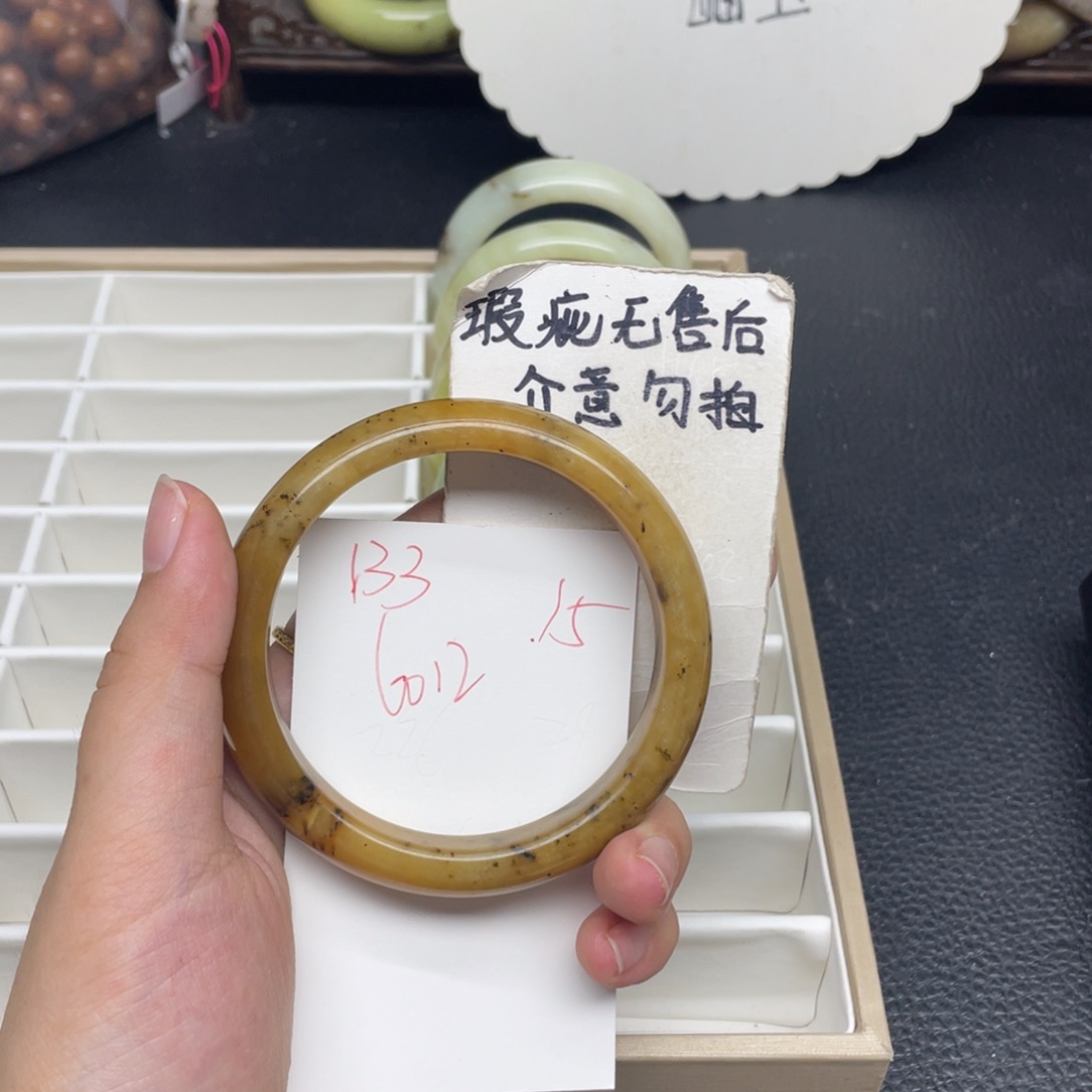 未镶嵌蛇纹石玉手镯