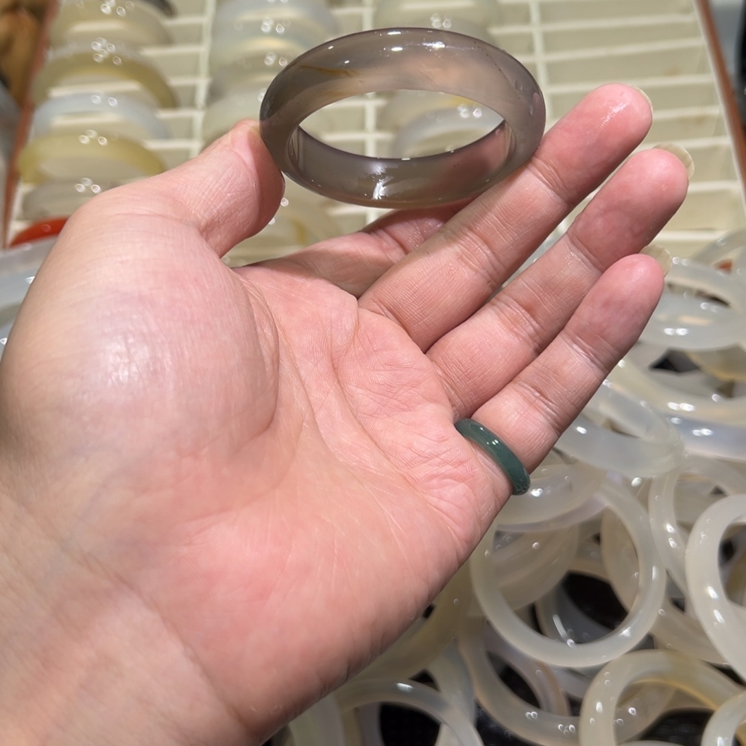 玛瑙/玉髓未镶嵌手镯5051圈有包容39