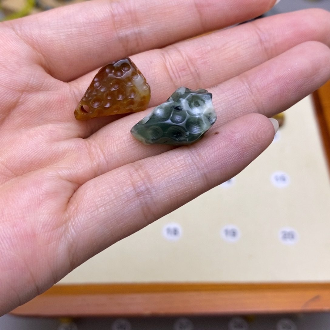 病***毒未镶嵌蛇纹石玉配饰