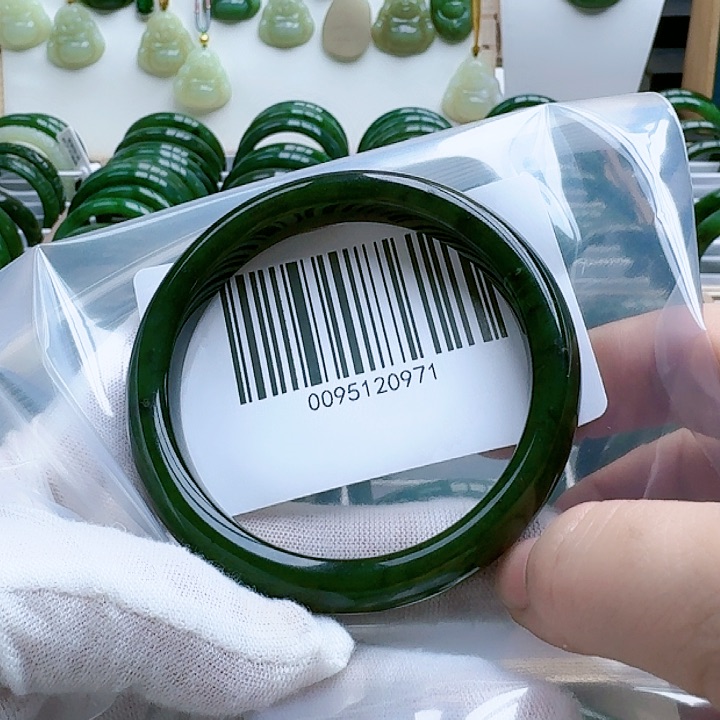 和田玉（碧玉）手镯未镶嵌6162包容