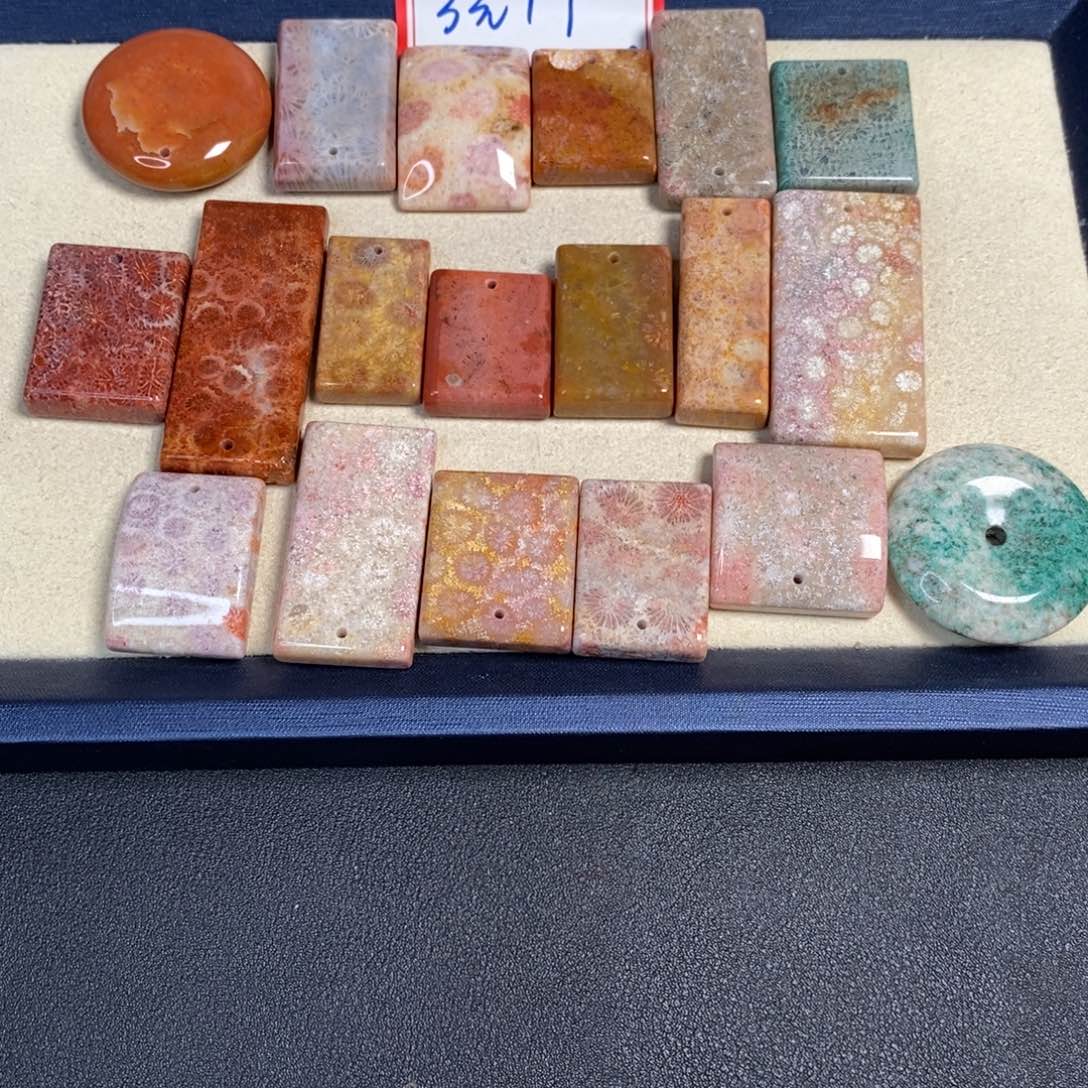 久***敏硅化玉未镶嵌吊坠