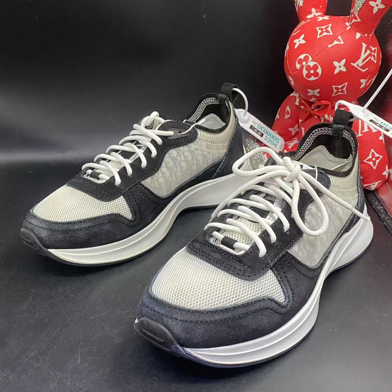 95新 DIOR/迪奥 【聚星优选】潮鞋黑白熊猫老花运动鞋41码ddm1837