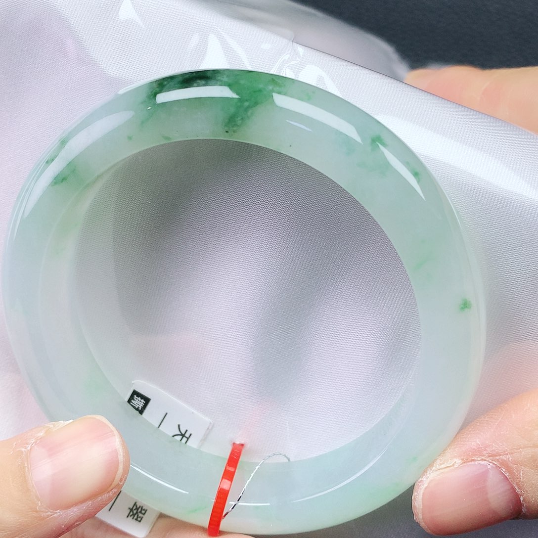 翡翠手镯未镶嵌57圈