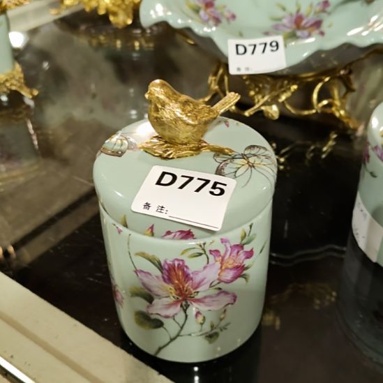 陶瓷铜配瓷收纳罐默认手工痕迹