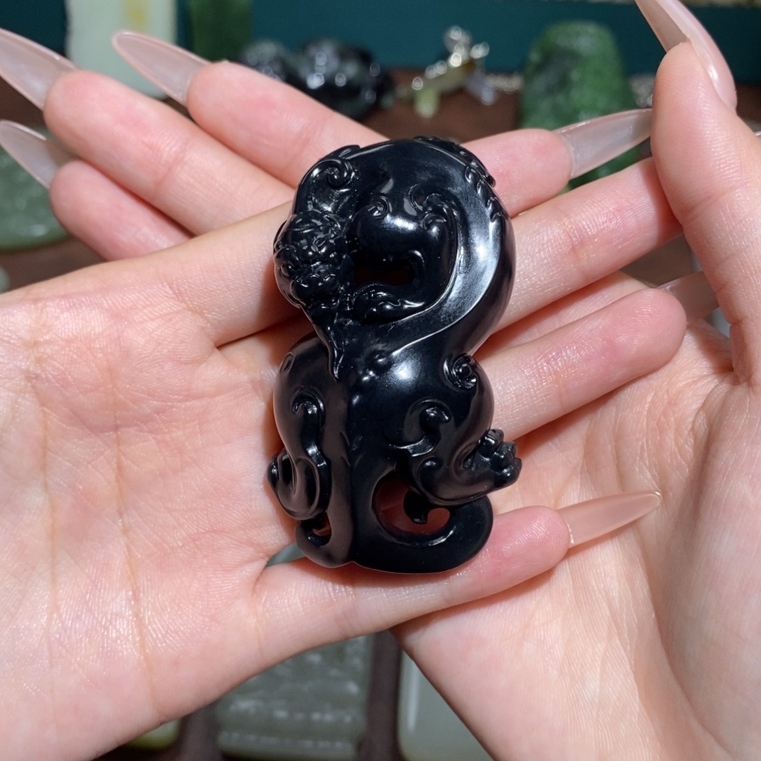 王***贵和田玉未镶嵌颈饰