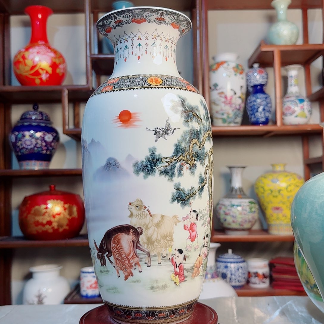 瓶三阳开泰瓶，高度37厘米