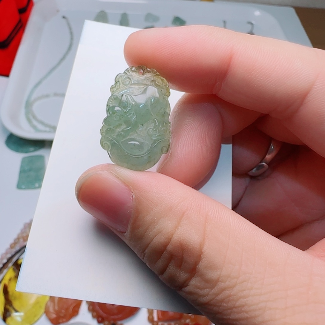 翡翠未镶嵌颈饰生肖牛