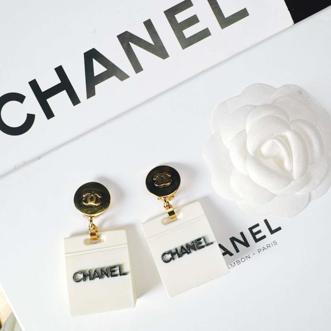 95新 Chanel/香奈儿 柚礼中古/香奈儿白色购物袋耳夹cg508201