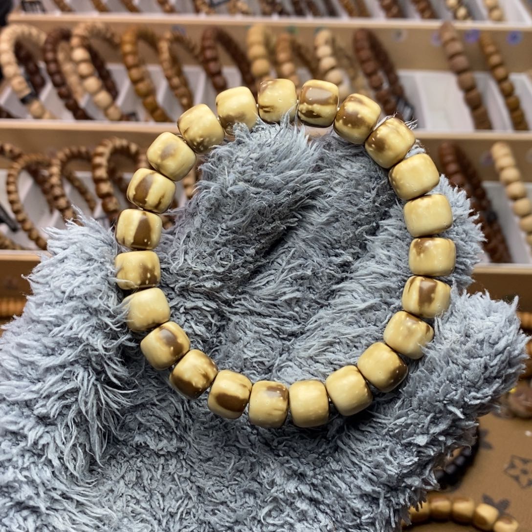 苏***。手串紫金鼠黄金甲实心老型10.5