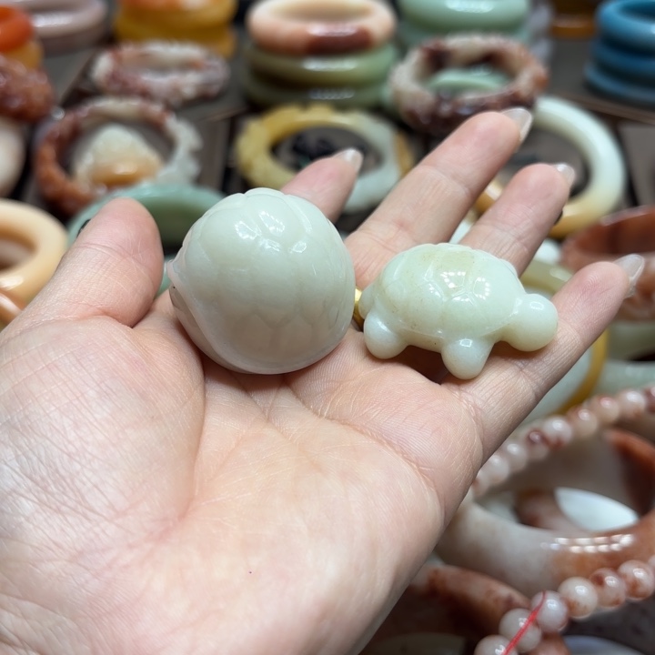 李****石英岩玉合金颈饰