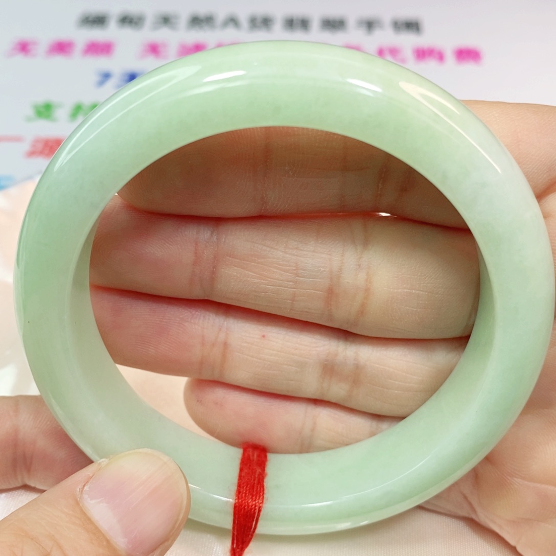 翡翠手镯未镶嵌59圈口正圈