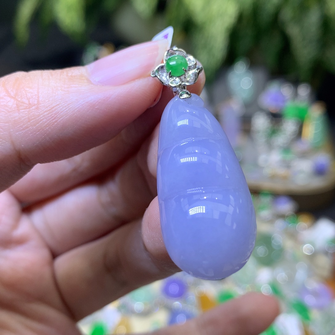 颈饰18K金镶嵌翡翠