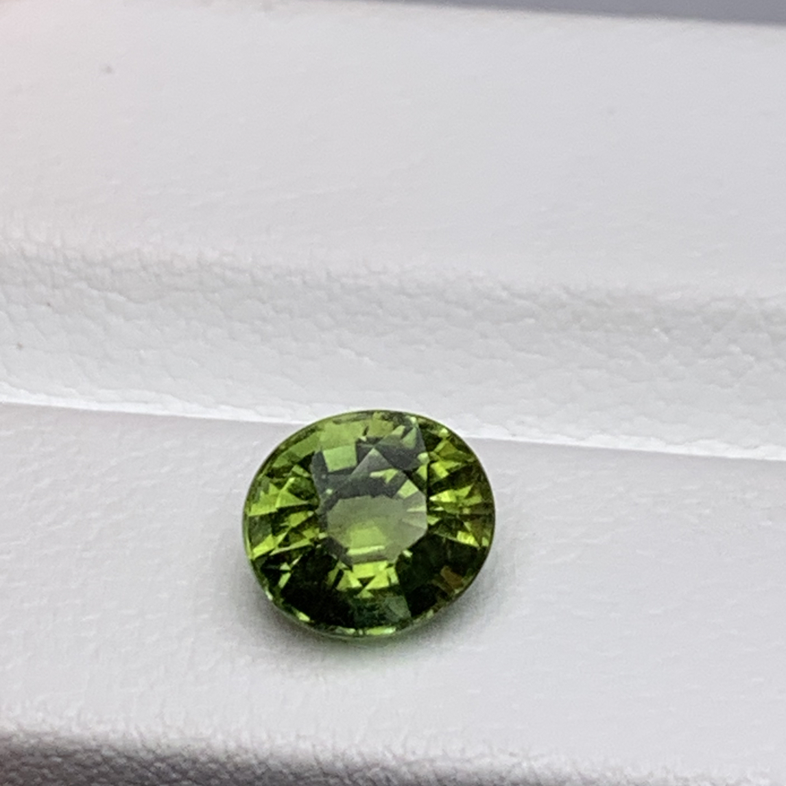 1.4克拉天然薄荷绿碧玺，尺寸6.4x7.2x4.7