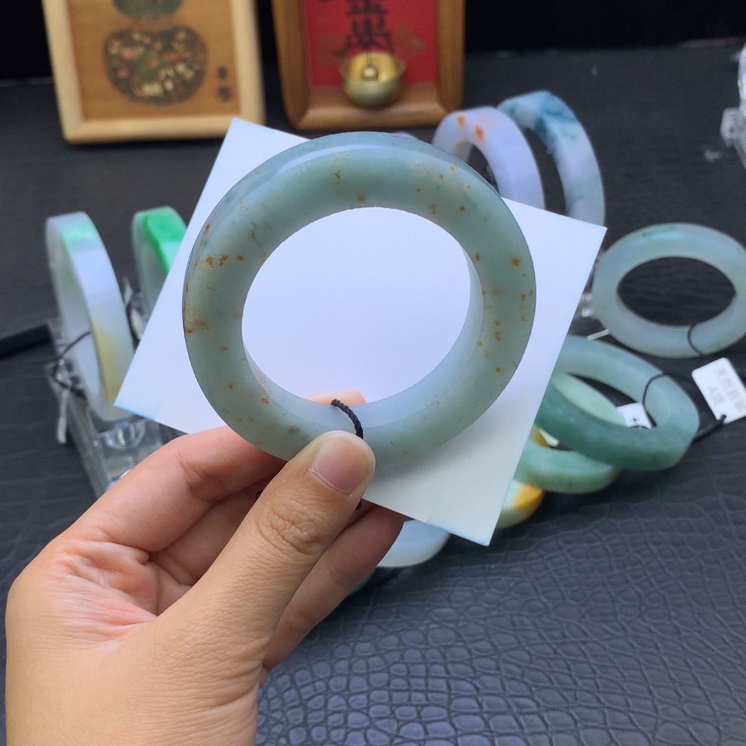 定制翡翠未镶嵌翡翠手镯