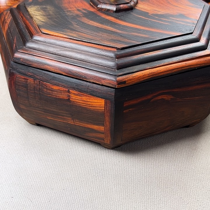 随*老挝大红酸枝罐子一个