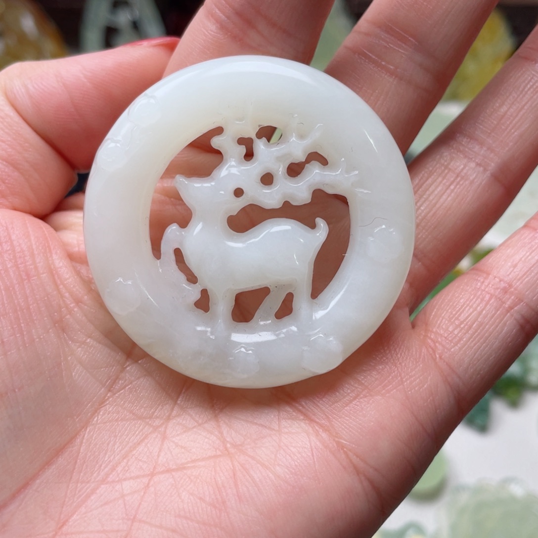 蛇纹石玉颈饰未镶嵌