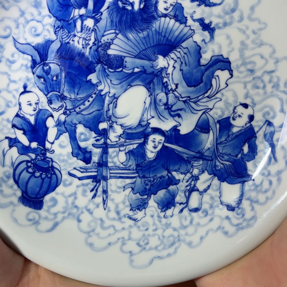 杯子身***娥手工手绘的陶瓷，