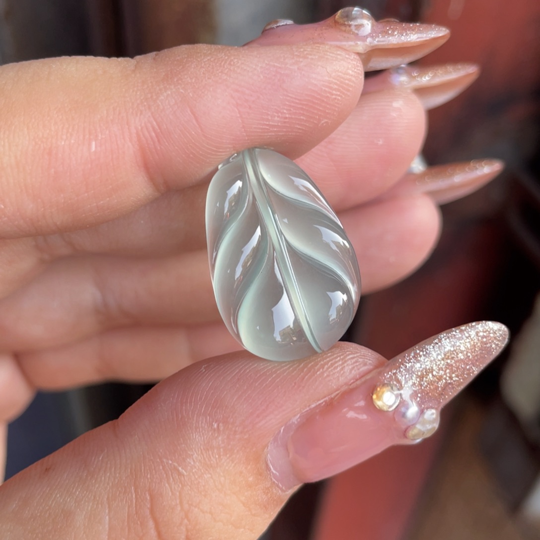 翡翠颈饰未镶嵌叶子