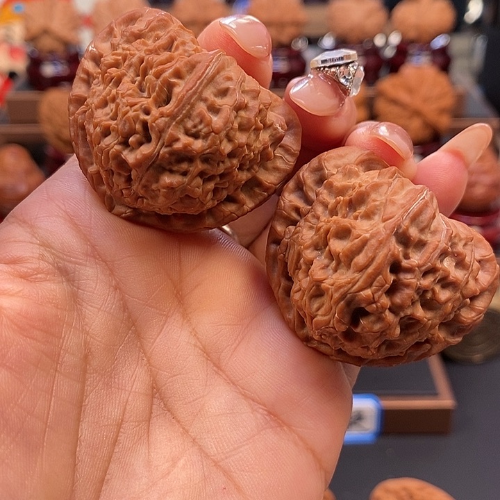 文玩核桃吊坠42三角白