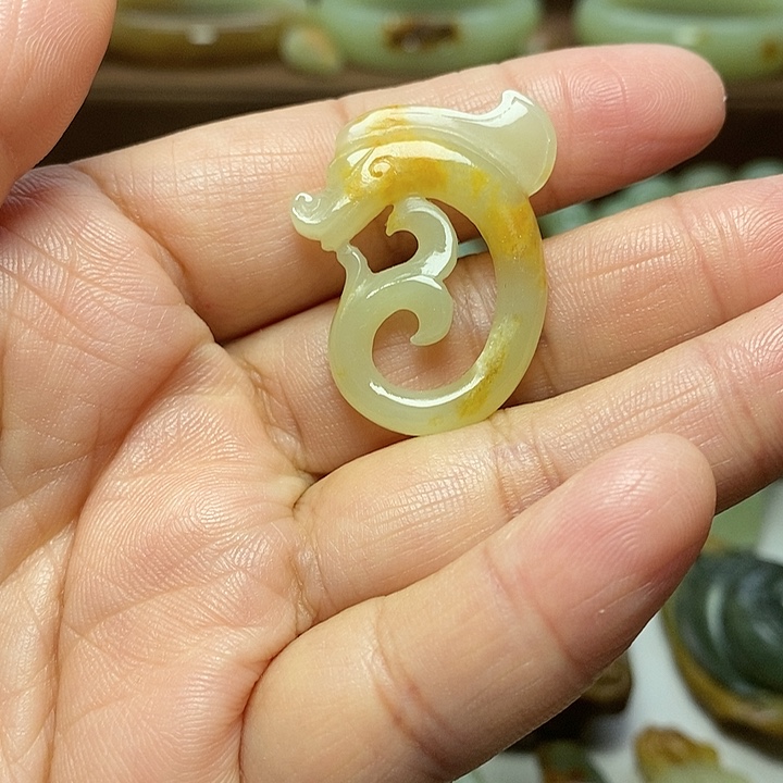 岫岩河磨玉（透闪石质玉）未镶嵌颈饰