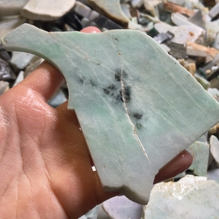 翡翠颈饰未镶嵌天然翡翠