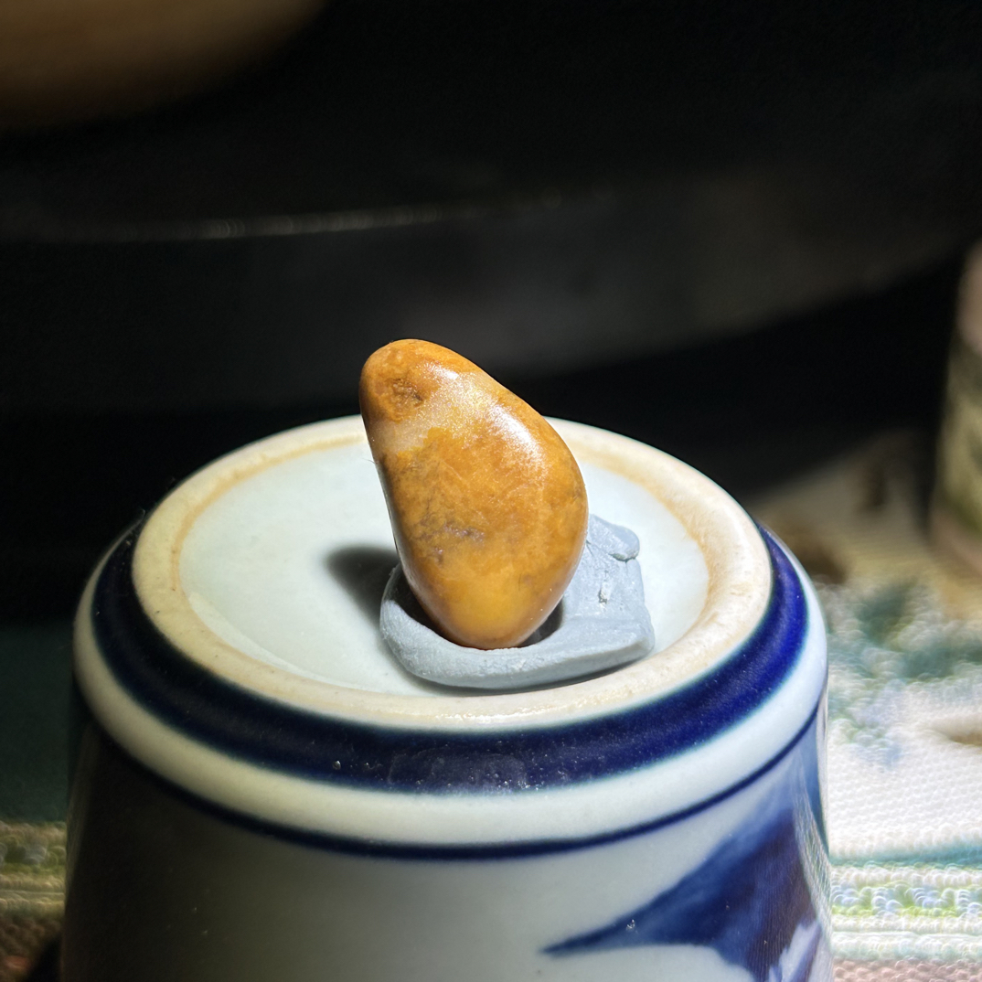 和田玉精品原石，未修行，天然毛孔，沁色好看